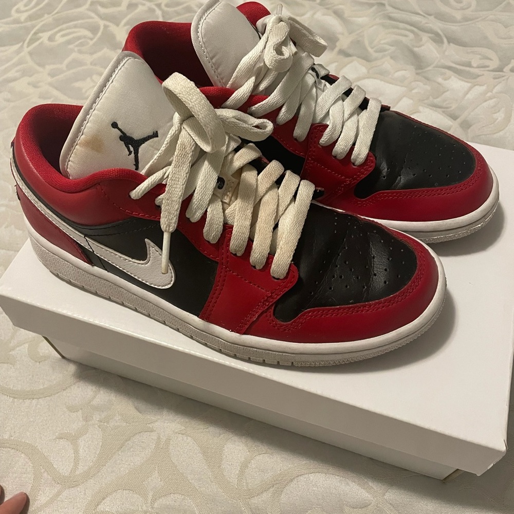 Air Jordan Low 1 sneakers